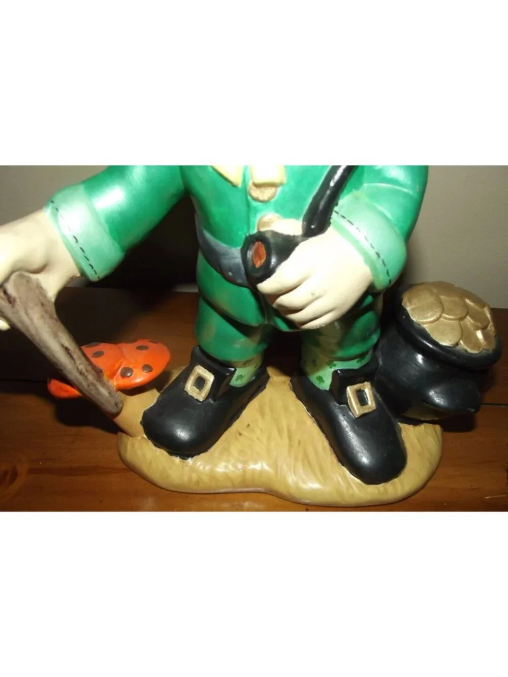 Leprechaun Smiley Boy Figurine Green Hat Shillelagh Stick pipe Mushroom pot gold